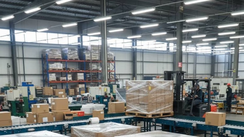 ضرورت استفاده از استرچ پالت بند در بسته‌بندی ایمن کالا در صنایع پلاستیک تورانی